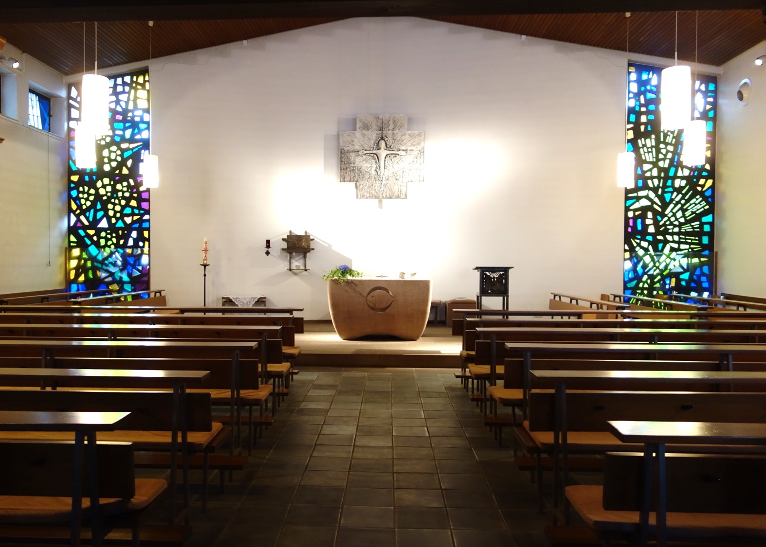 Kirchenschiff-Filialkirche-St-Pius-X-Daaden