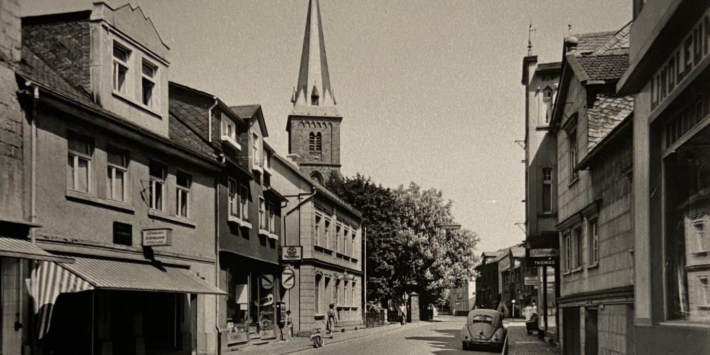 Herdorf Hauptstr 1954 (c) Familie Gerhardus Herdorf Hauptstr 1954