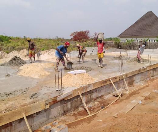 2024-04 Owerri Betonarbeiten an Schule