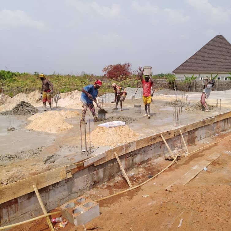 2024-04 Owerri Betonarbeiten an Schule