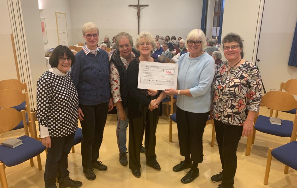 Scheckübergabe an den Kinderschutzdienst